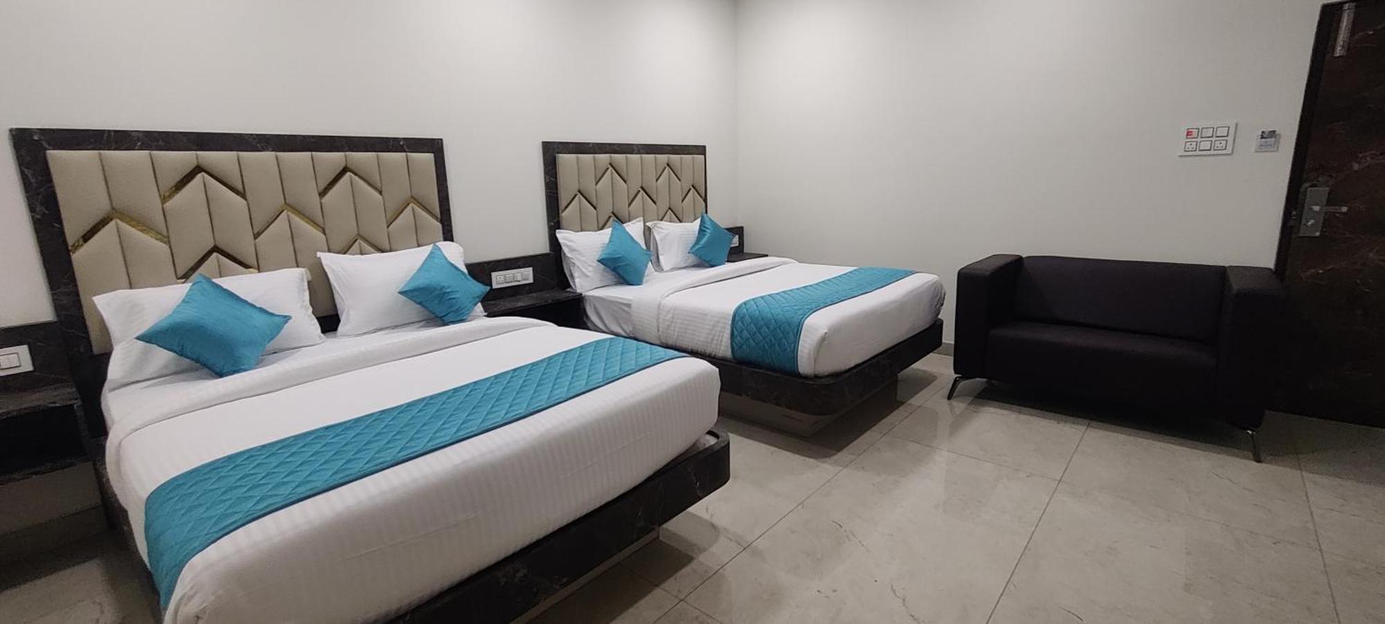 Balaji Residency Velanganni Εξωτερικό φωτογραφία